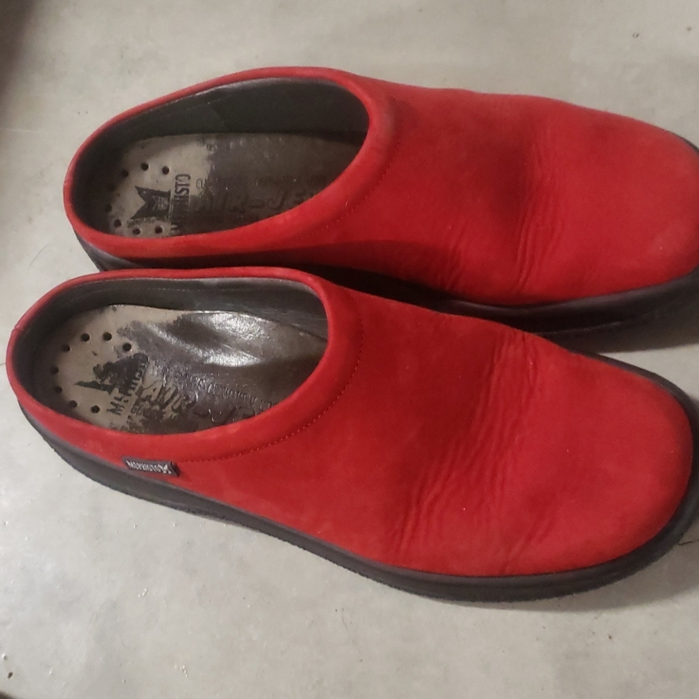 Clogs